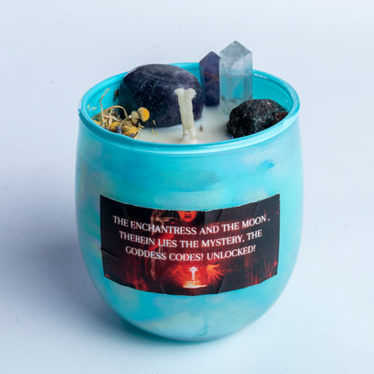 The whispers of the moon, la Luna the guide and enchantress! Power and might, the discerning calm! Intention candle infused with scents of vanilla